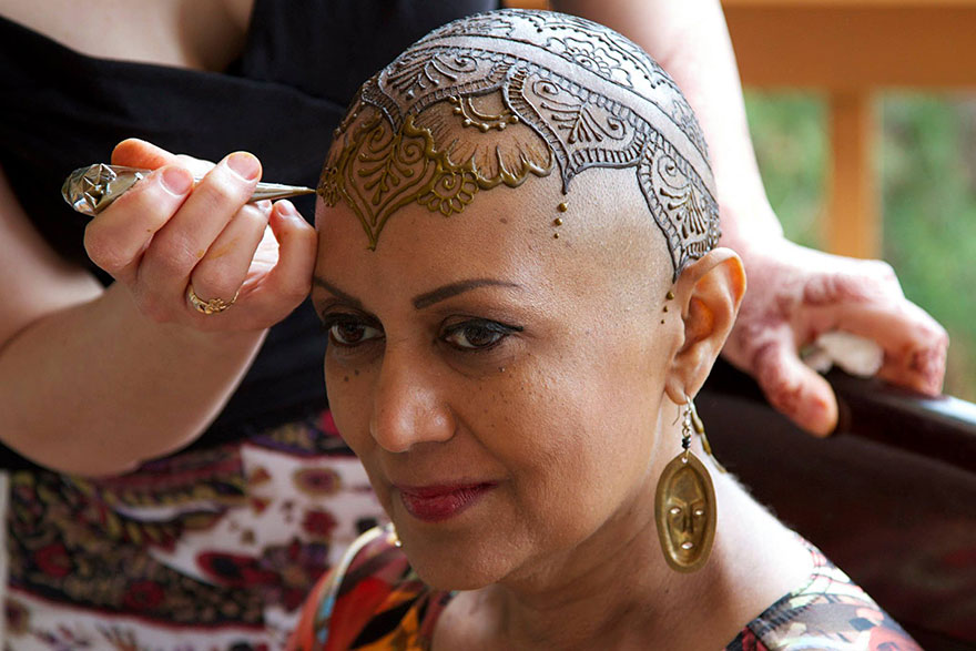 Elegant Henna Tattoo Crowns Help Cancer Patients Cope With Their Hair Loss Elegant Henna Tattoo Crowns Help Cancer Patients Cope With Their Hair Loss