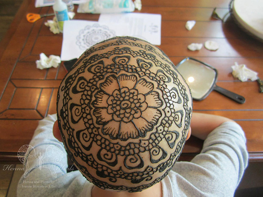 Elegant Henna Tattoo Crowns Help Cancer Patients Cope With Their Hair Loss Elegant Henna Tattoo Crowns Help Cancer Patients Cope With Their Hair Loss