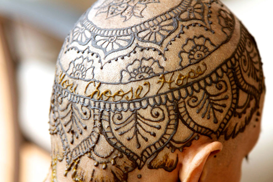 Elegant Henna Tattoo Crowns Help Cancer Patients Cope With Their Hair Loss Elegant Henna Tattoo Crowns Help Cancer Patients Cope With Their Hair Loss