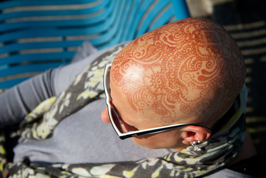 Elegant Henna Tattoo Crowns Help Cancer Patients Cope With Their Hair Loss Elegant Henna Tattoo Crowns Help Cancer Patients Cope With Their Hair Loss