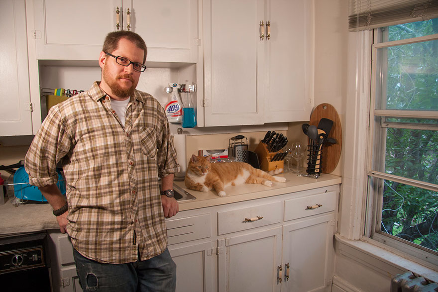 Men And Cats: Photographer Challenges &#8216;Crazy Cat Lady&#8217; Stereotype