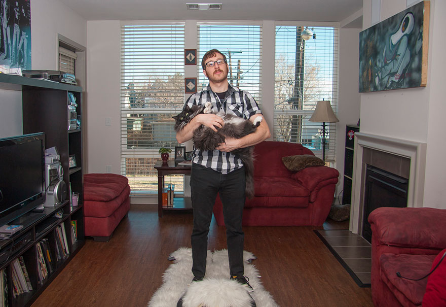 Men And Cats: Photographer Challenges &#8216;Crazy Cat Lady&#8217; Stereotype