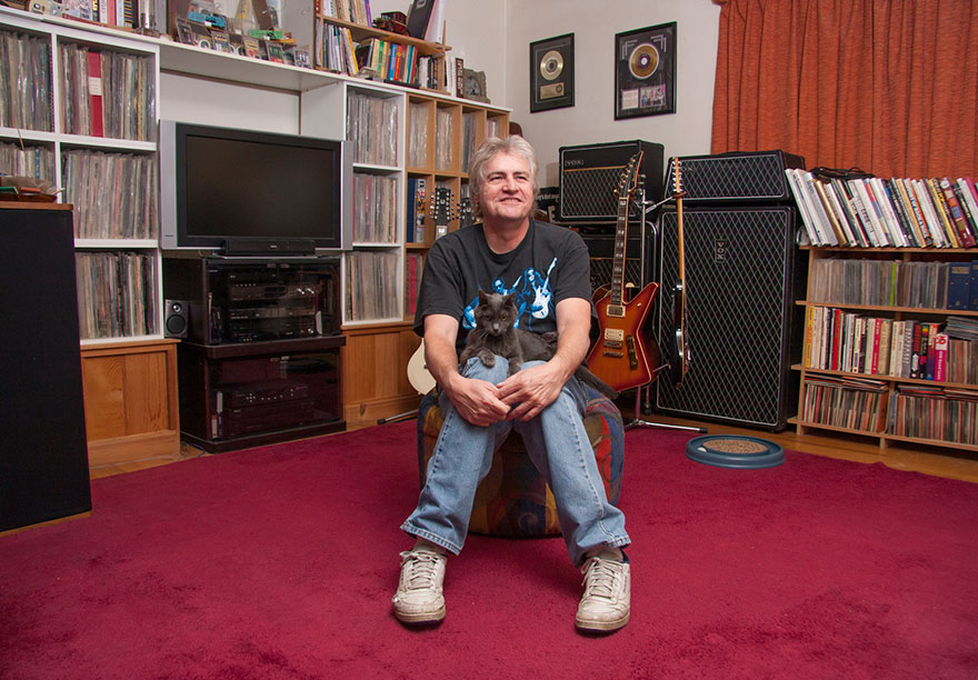 Men And Cats: Photographer Challenges &#8216;Crazy Cat Lady&#8217; Stereotype