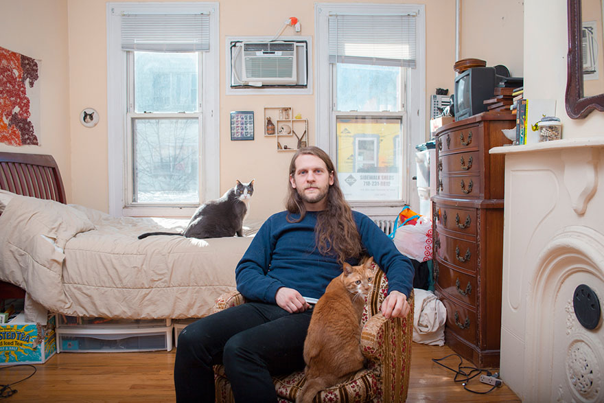 Men And Cats: Photographer Challenges &#8216;Crazy Cat Lady&#8217; Stereotype