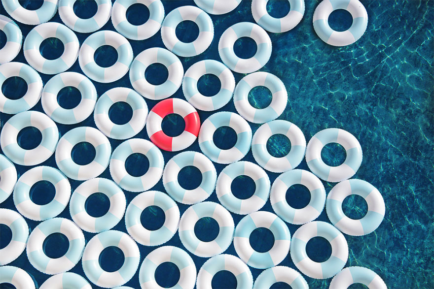 Poolside Photos With 1,000 Inner Tubes Bring Back 1960s Mediterranean Glamor Poolside Photos With 1,000 Inner Tubes Bring Back 1960s Mediterranean Glamor