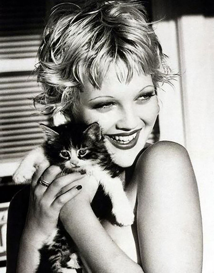 15 Famous People And Their Cats