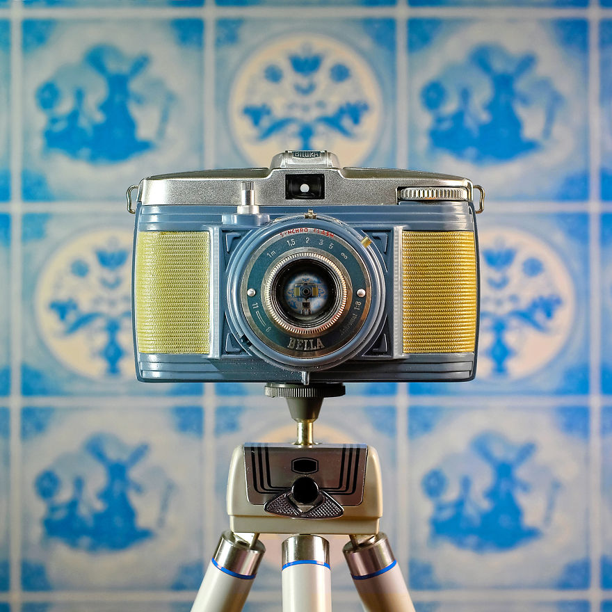 CameraSelfies: My Project Captures The Rich History Of Old Analog Cameras CameraSelfies: My Project Captures The Rich History Of Old Analog Cameras