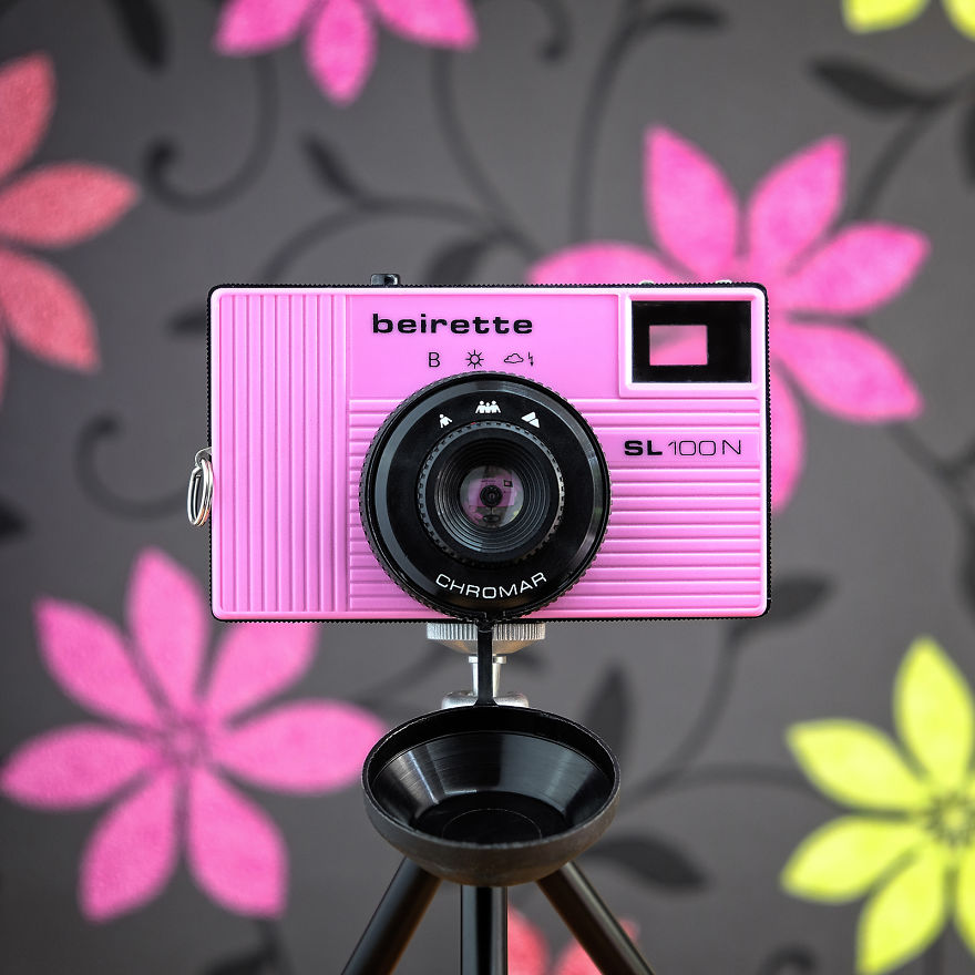 CameraSelfies: My Project Captures The Rich History Of Old Analog Cameras CameraSelfies: My Project Captures The Rich History Of Old Analog Cameras