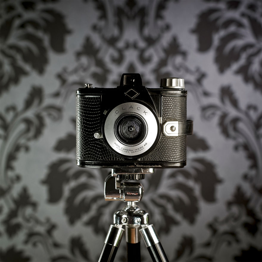 CameraSelfies: My Project Captures The Rich History Of Old Analog Cameras CameraSelfies: My Project Captures The Rich History Of Old Analog Cameras