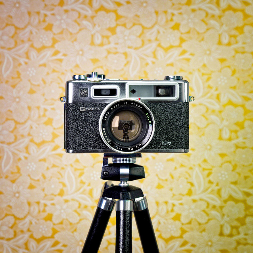 CameraSelfies: My Project Captures The Rich History Of Old Analog Cameras CameraSelfies: My Project Captures The Rich History Of Old Analog Cameras