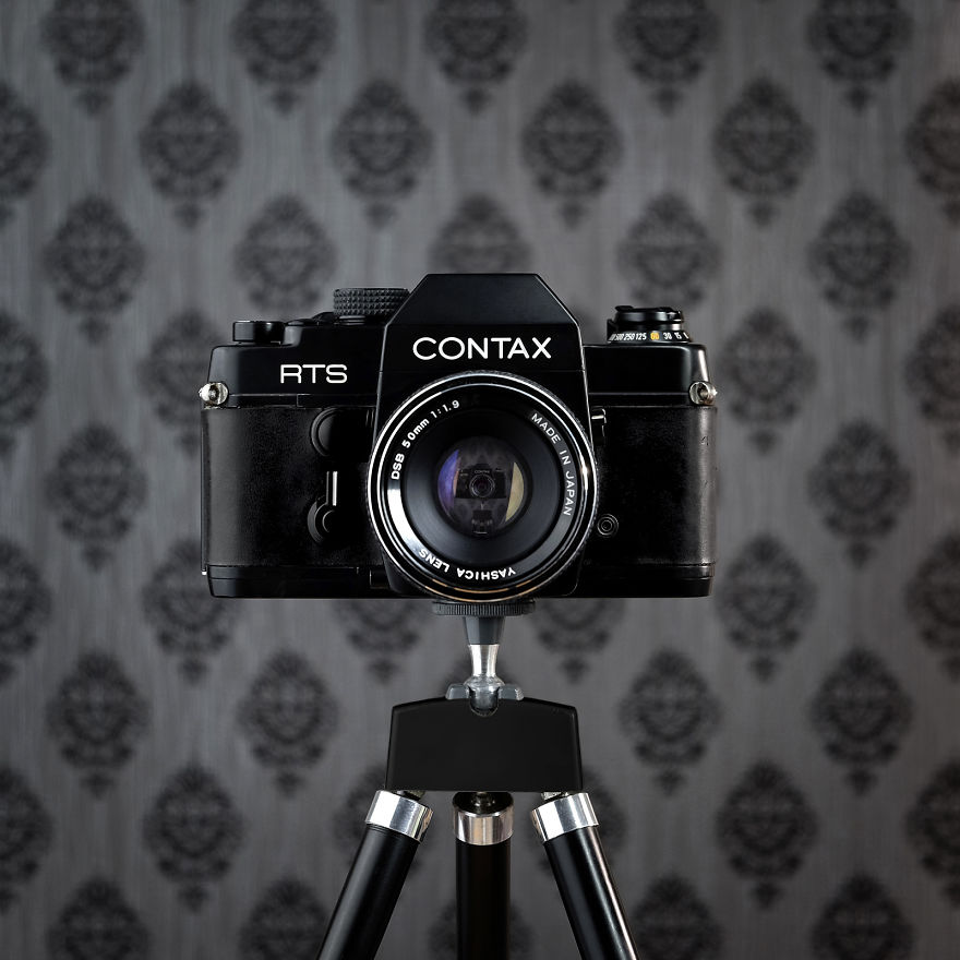 CameraSelfies: My Project Captures The Rich History Of Old Analog Cameras CameraSelfies: My Project Captures The Rich History Of Old Analog Cameras