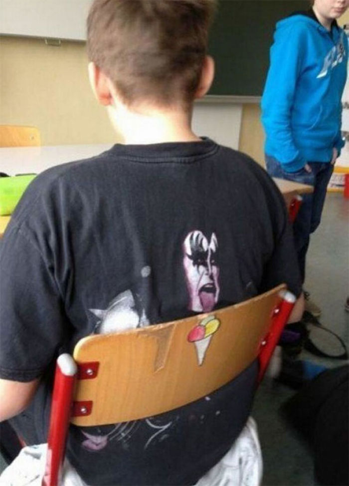 90 Hilarious Times People Wore The Right Shirts At The Right Time