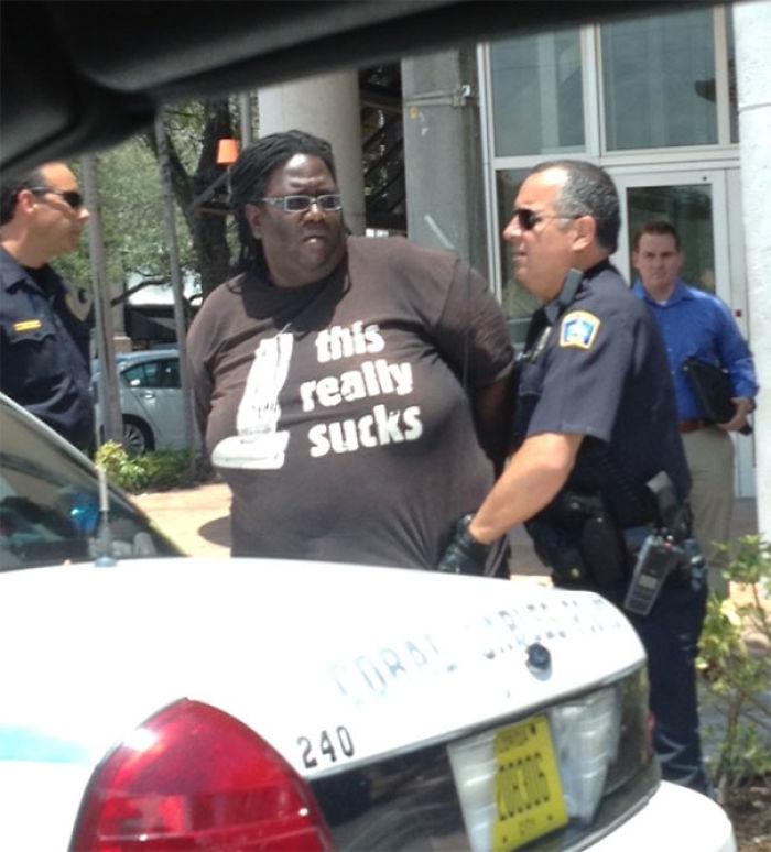 90 Hilarious Times People Wore The Right Shirts At The Right Time