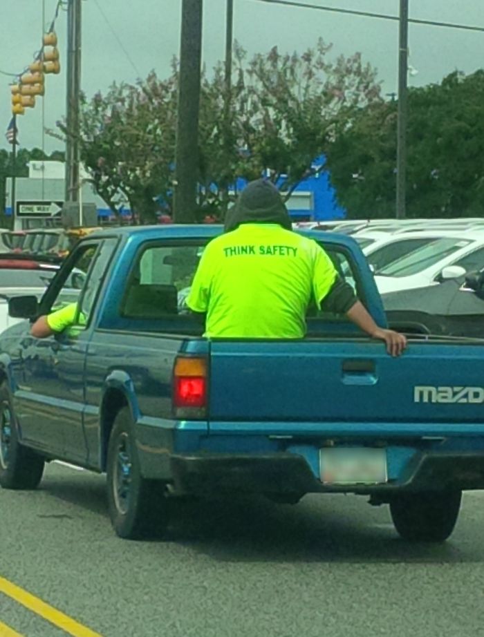 90 Hilarious Times People Wore The Right Shirts At The Right Time