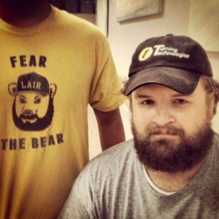 90 Hilarious Times People Wore The Right Shirts At The Right Time