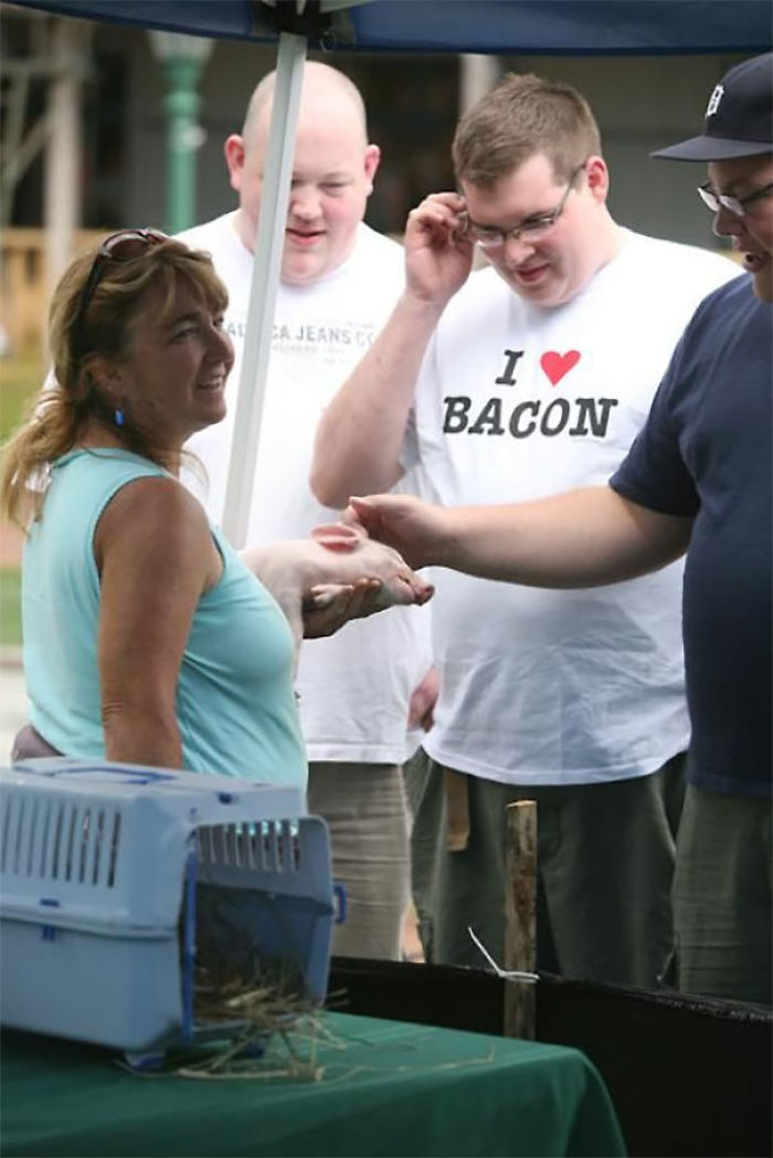 90 Hilarious Times People Wore The Right Shirts At The Right Time