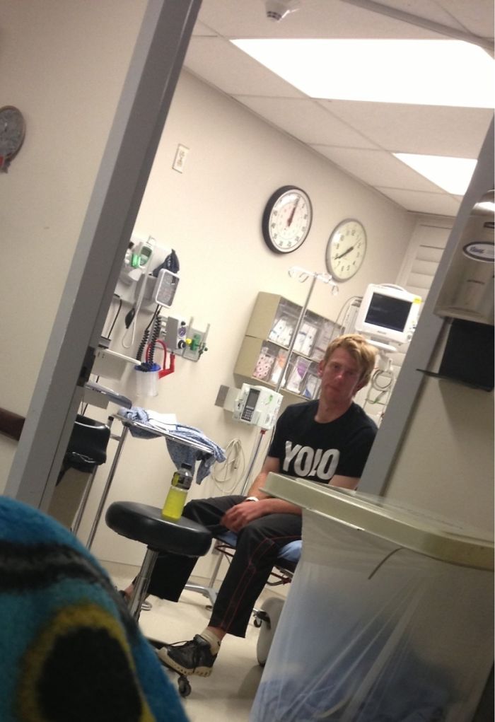 90 Hilarious Times People Wore The Right Shirts At The Right Time