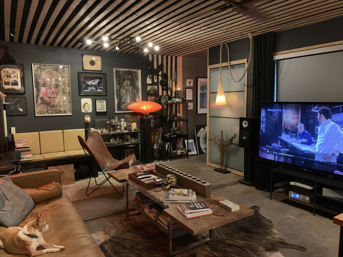 Man Uses 11 Shipping Containers To Build His 2,500 Square Foot Dream House, And The Inside Looks Amazing