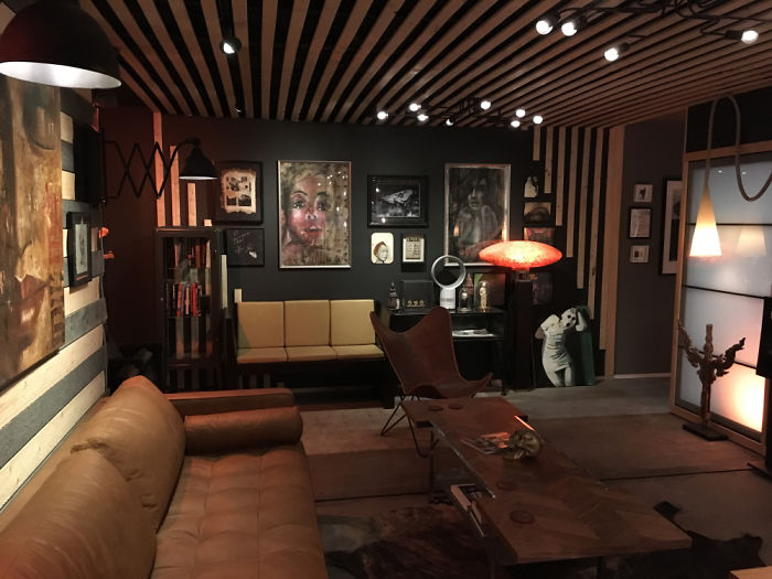 Man Uses 11 Shipping Containers To Build His 2,500 Square Foot Dream House, And The Inside Looks Amazing