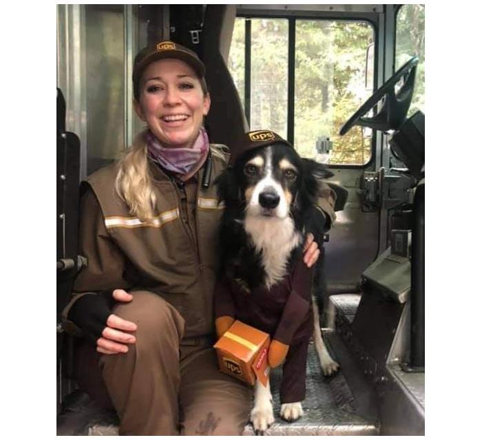 35 Times UPS Drivers Were Lucky To Meet Dogs On Their Routes And Shared The Pics On This Group (New Pics)