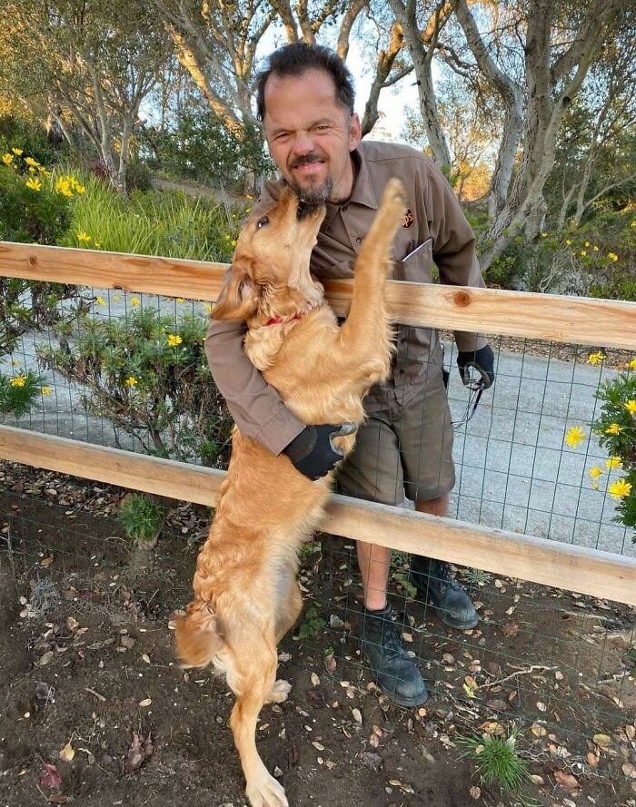 35 Times UPS Drivers Were Lucky To Meet Dogs On Their Routes And Shared The Pics On This Group (New Pics)