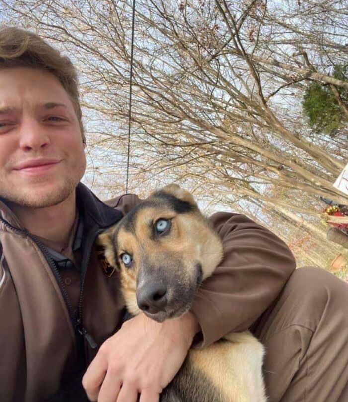 35 Times UPS Drivers Were Lucky To Meet Dogs On Their Routes And Shared The Pics On This Group (New Pics)