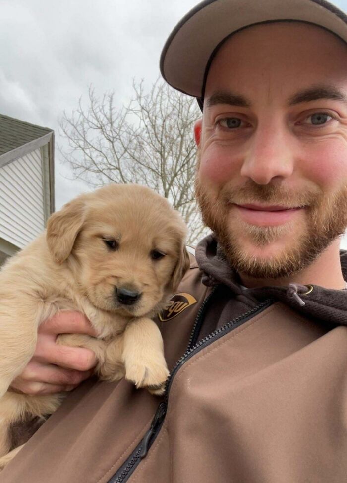 35 Times UPS Drivers Were Lucky To Meet Dogs On Their Routes And Shared The Pics On This Group (New Pics)