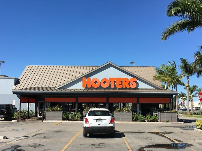 Hooters Backtracks After Employees Go Viral For Complaining About ‘Disturbing’ And ‘Sexist’ New Uniforms Hooters Backtracks After Employees Go Viral For Complaining About ‘Disturbing’ And ‘Sexist’ New Uniforms