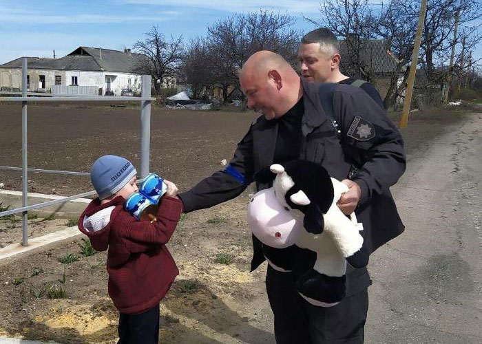Ukrainian Policemen Pull Puppy Out Of Rubble And Return It To 77-Year-Old Owner Who&rsquo;d Lost Everything Else