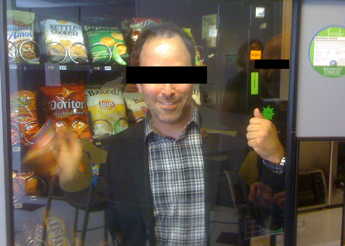 Man Finds Wholesome Note And $6 Under Office Door From Person Who Felt Bad After Stealing Crackers From A Vending Machine