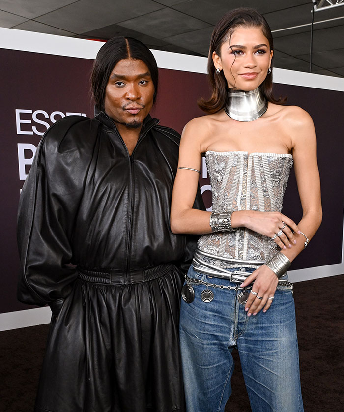 32 Disturbing And Unglamorous Behind-The-Scenes Red Carpet Facts Revealed By Celebs And Stylists 32 Disturbing And Unglamorous Behind-The-Scenes Red Carpet Facts Revealed By Celebs And Stylists