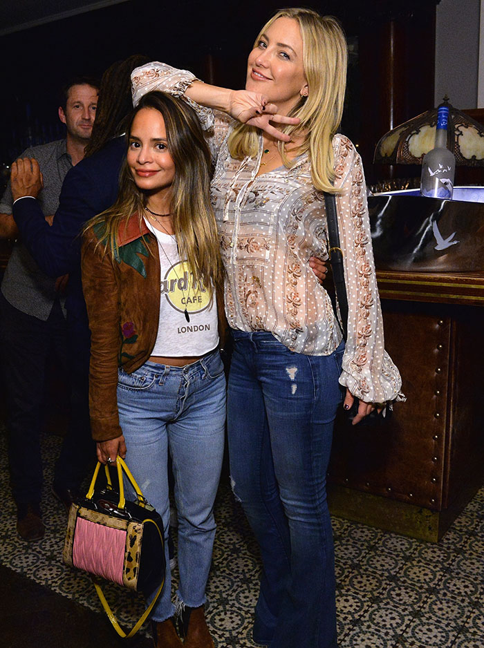 32 Disturbing And Unglamorous Behind-The-Scenes Red Carpet Facts Revealed By Celebs And Stylists 32 Disturbing And Unglamorous Behind-The-Scenes Red Carpet Facts Revealed By Celebs And Stylists