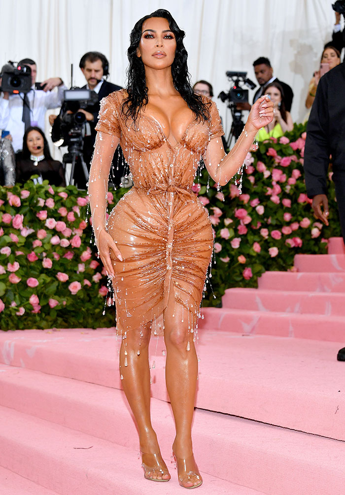 32 Disturbing And Unglamorous Behind-The-Scenes Red Carpet Facts Revealed By Celebs And Stylists 32 Disturbing And Unglamorous Behind-The-Scenes Red Carpet Facts Revealed By Celebs And Stylists