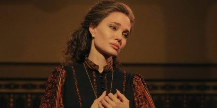 Angelina Jolie in Maria