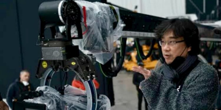 Bong Joon-ho directing