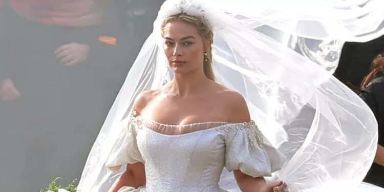 Margot Robbie's first look from Wuthering Heights Margot Robbie's first look from Wuthering Heights
