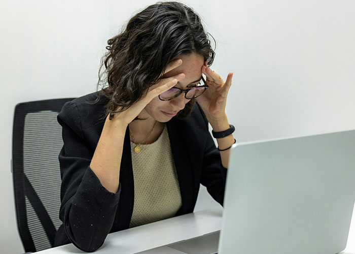 “Micromanagement”: 76 Signs That The Workplace You’ve Entered Isn’t Worth Staying In
