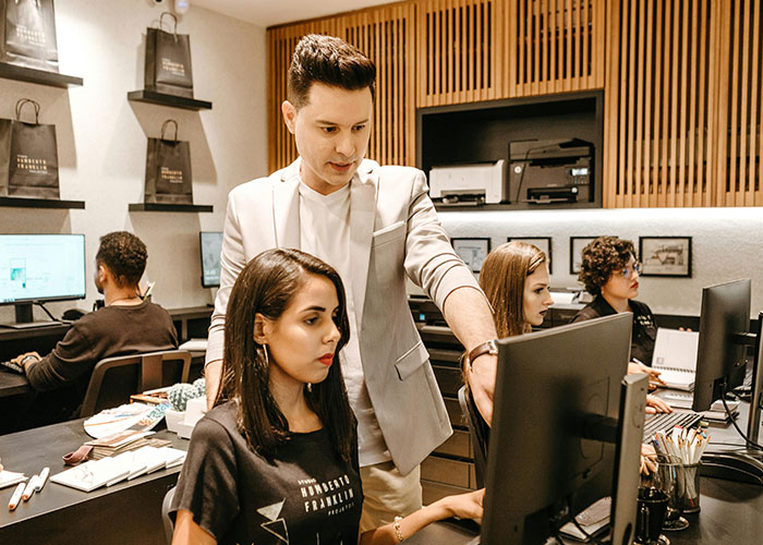 “Micromanagement”: 76 Signs That The Workplace You’ve Entered Isn’t Worth Staying In