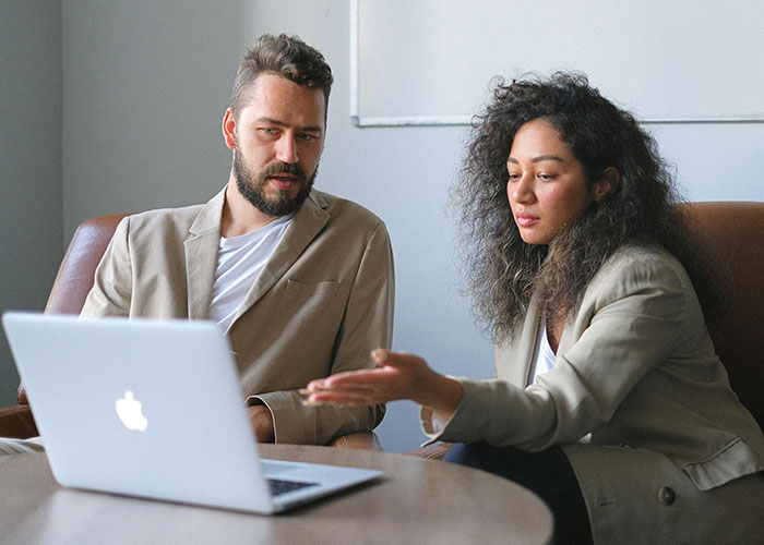 “Micromanagement”: 76 Signs That The Workplace You’ve Entered Isn’t Worth Staying In