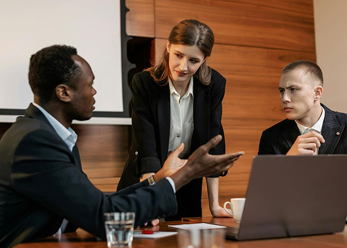 “Micromanagement”: 76 Signs That The Workplace You’ve Entered Isn’t Worth Staying In