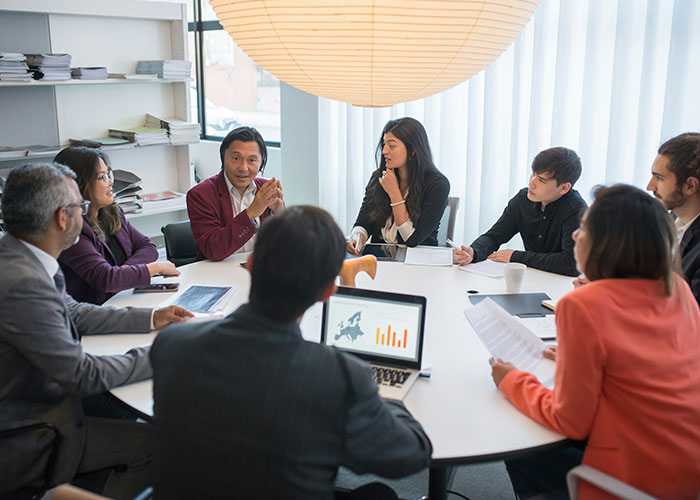 “Micromanagement”: 76 Signs That The Workplace You’ve Entered Isn’t Worth Staying In