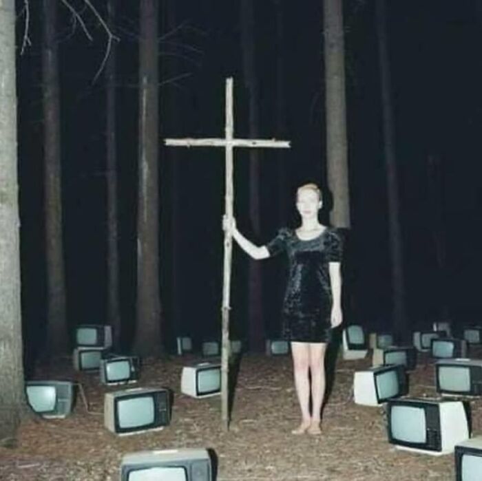 77 Cursed Images So Unhinged, You Might Wonder What Corner Of The Internet They Crawled Out From