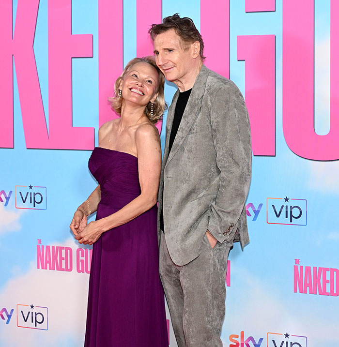 Pamela Anderson And Liam Neeson Couldn’t Keep Their Hands Off Each Other On The Latest Red Carpet Pamela Anderson And Liam Neeson Couldn’t Keep Their Hands Off Each Other On The Latest Red Carpet