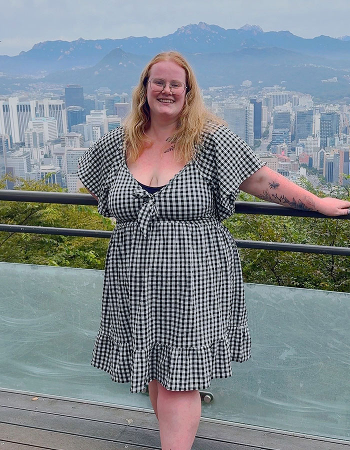 Proud Plus-Size Traveler Reveals Why She Won’t Book 2 Airline Seats, Gets Blasted As ‘Selfish’