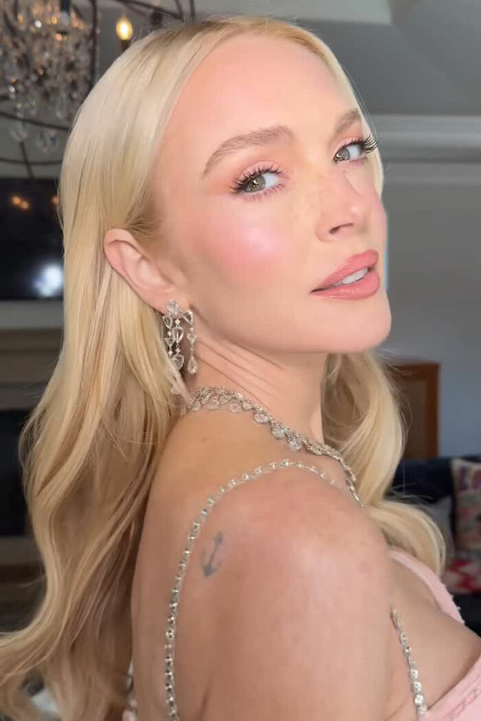 &#8220;10 Years Younger&#8221;: Experts Weigh In On Lindsay Lohan’s Fresh-Faced Glow Amid Plastic Surgery Drama