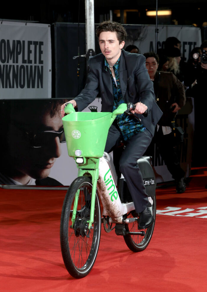 40 Celebrities That Could Afford Anything But Choose Not To Overspend