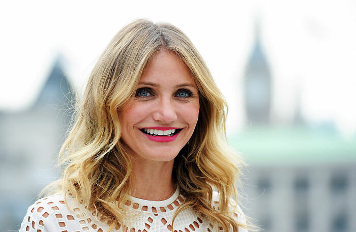 40 Celebrities That Could Afford Anything But Choose Not To Overspend