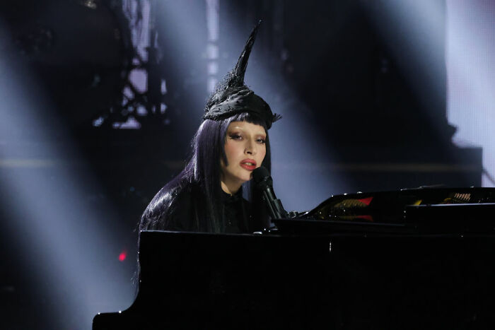 40 Celebrities That Could Afford Anything But Choose Not To Overspend