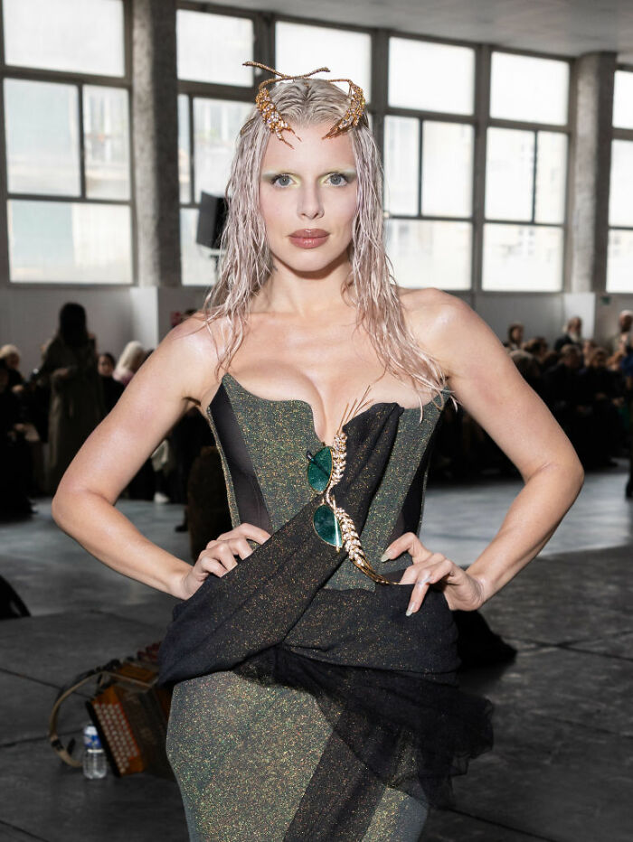 40 Celebrities That Could Afford Anything But Choose Not To Overspend