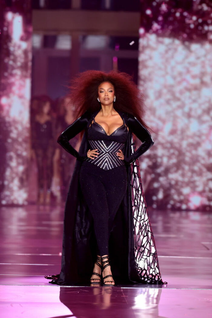 40 Celebrities That Could Afford Anything But Choose Not To Overspend